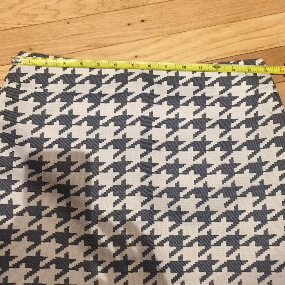 Banana Republic Houndstooth Pencil Skirt - Picture 5 of 8